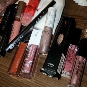 Pack of lip glosses